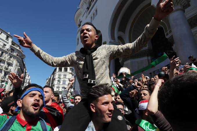 التحذير من خطر إنفجار الجبهة الاجتماعية في الجزائر