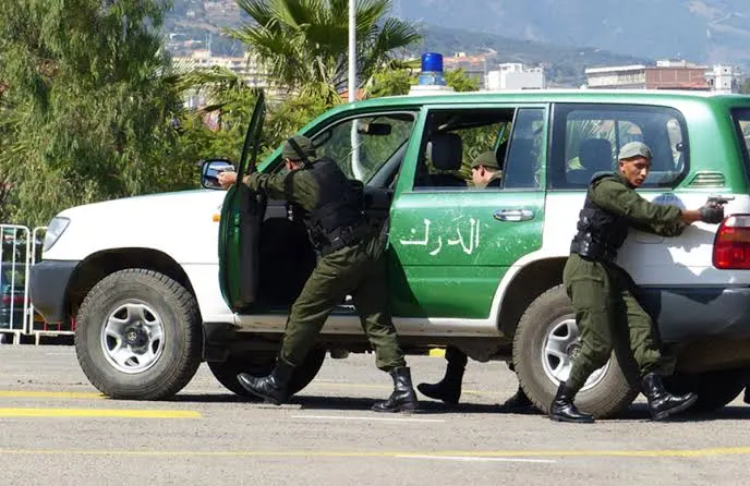 الجزائر العاصمة .. الدرك الوطني يضع حدا لعصابة أحياء و يحجز أسلحة