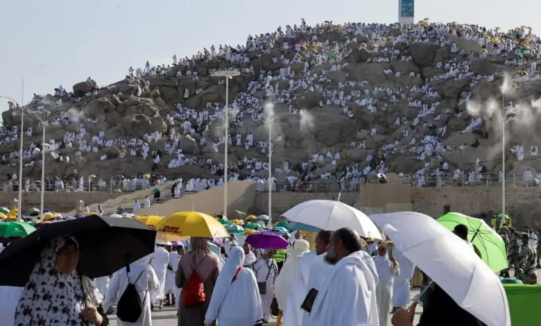 إمام الحرم المكي السابق يرد على الغامدي ويحسم الجدل