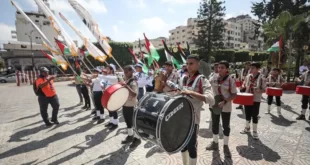 هكذا احتفل الفلسطينيون في غزة في الذكرى الـ60 للاستقلال الجزائر