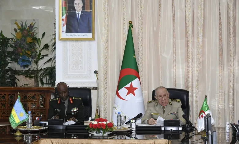 تعاون عسكري بين الجزائر وجمهورية رواندا