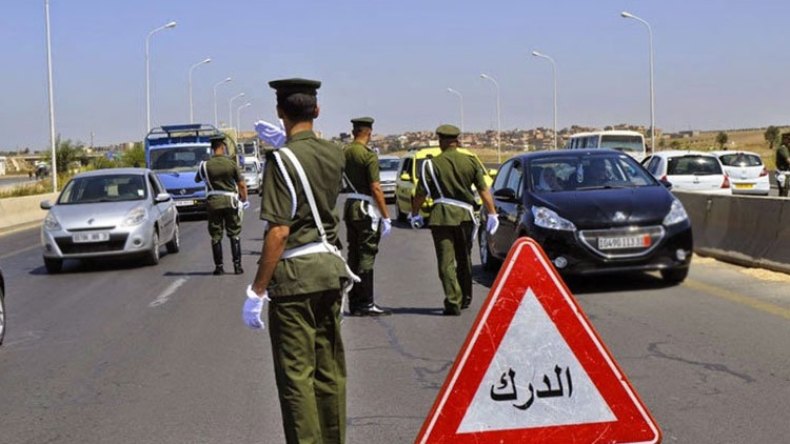 سير السيارات بأطر مطاطية ملساء مخالفة مرورية بغرامة جزافية