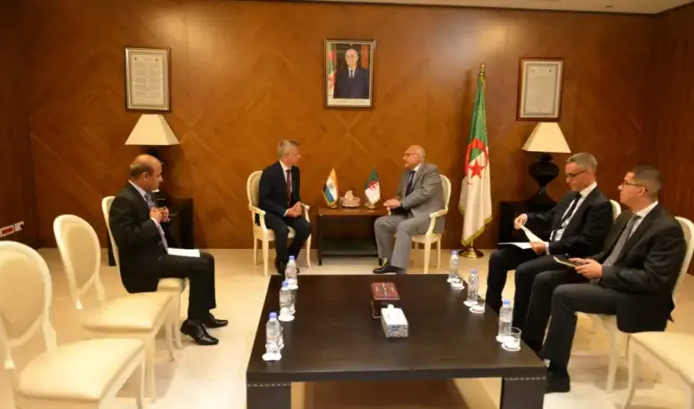وزير الشؤون الخارجية يلتقي سفراء دول البريكس لتعزيز دعم ترشح الجزائر