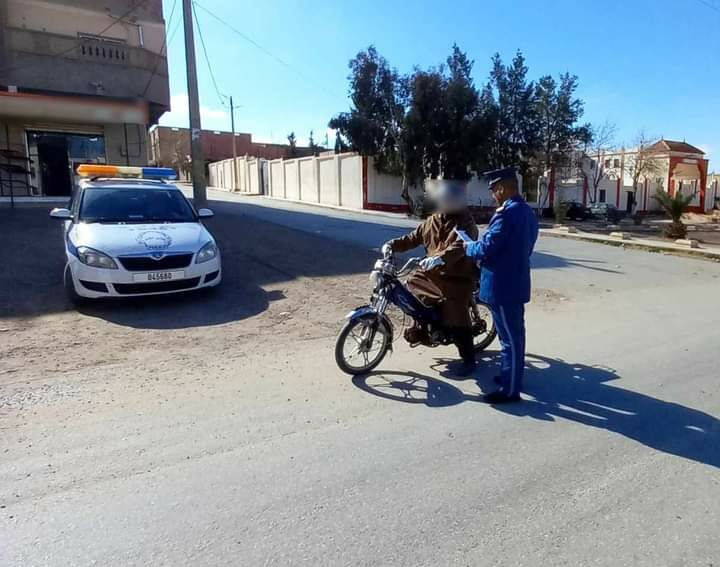 حملة تحسيسية في الجلفة بحد الصحاري للتوعية بسلامة سائقي الدراجات النارية