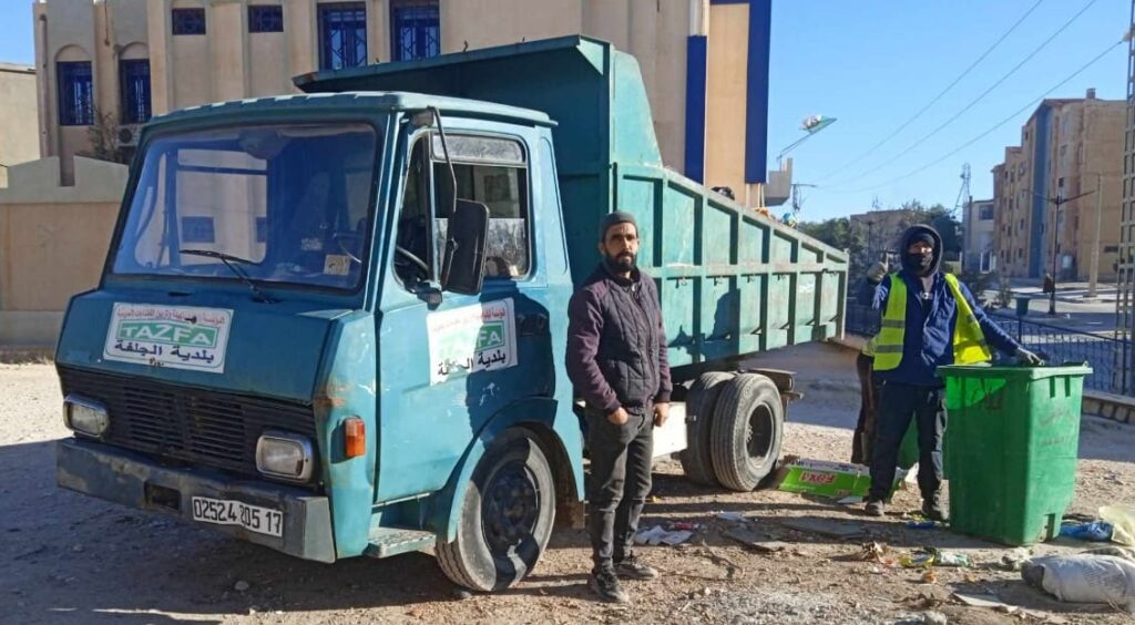 عمال النظافة في ولاية الجلفة بوابة الجمال والنظافة