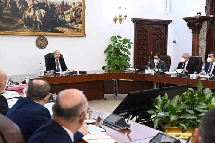 اجتماع مجلس الوزراء مناقشة التأمينات والبنية التحتية والتحضيرات للاصطياف
