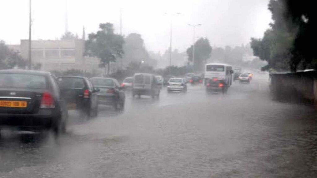 تساقط أمطار رعدية غزيرة على عدة ولايات في الجزائر تنبيه من الأرصاد الجوية